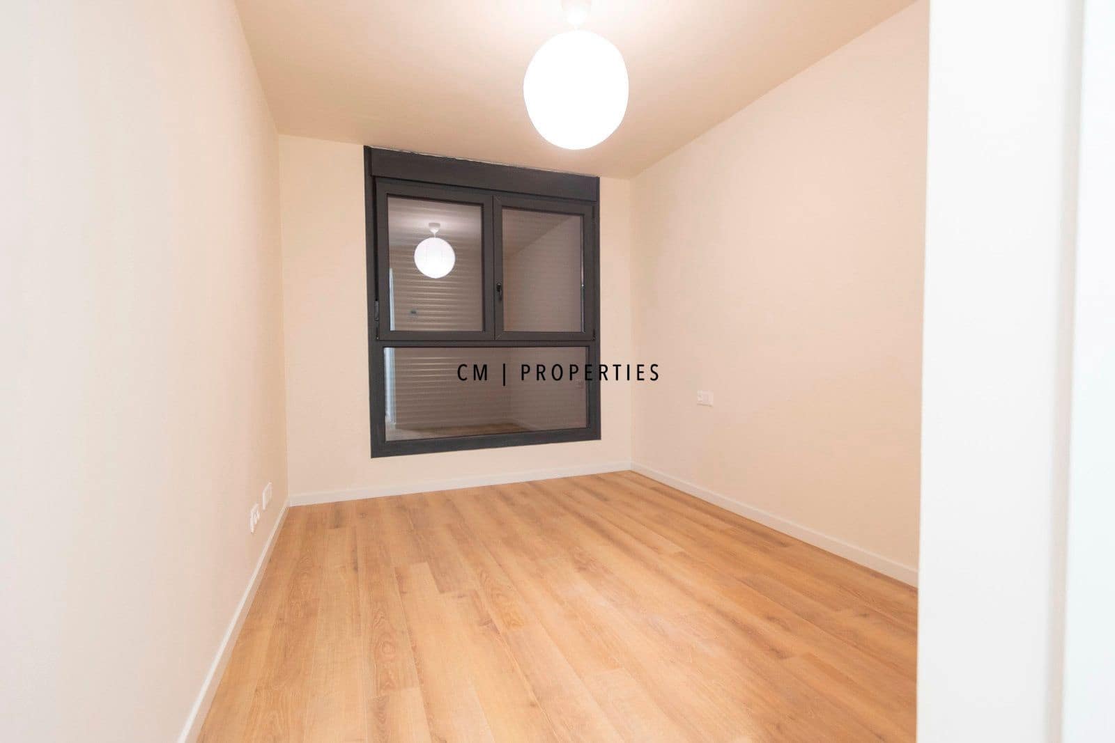 4 makuuhuone Omakotitalo vuokrattavana paikassa San Antonio de Benageber mukana uima-altaan 
autotalli - 2 350 € (Ref: 9632664)