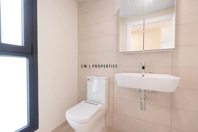 4 makuuhuone Omakotitalo vuokrattavana paikassa San Antonio de Benagéber mukana uima-altaan 
autotalli - 2 350 € (Ref: 9632664)