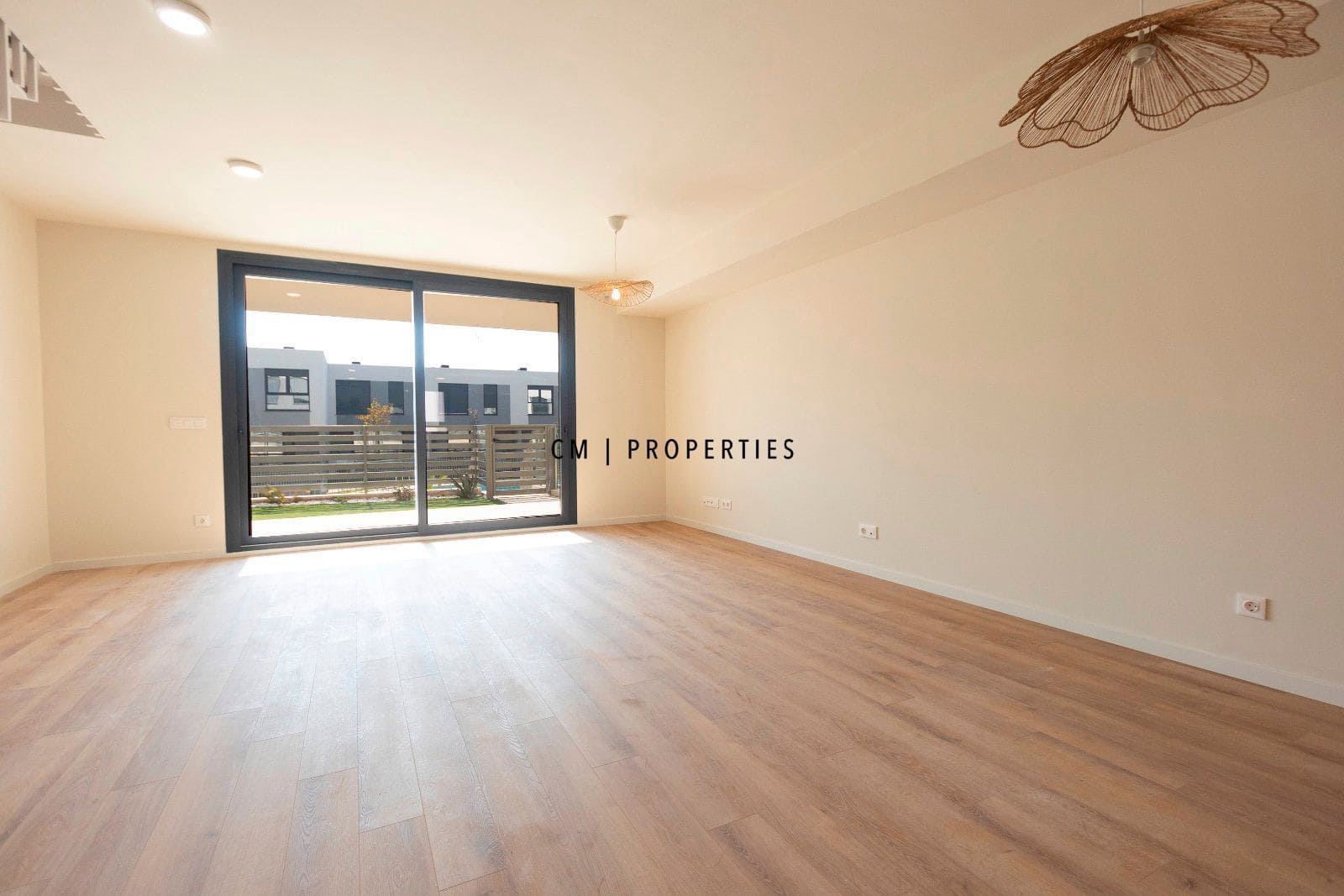 4 makuuhuone Omakotitalo vuokrattavana paikassa San Antonio de Benageber mukana uima-altaan 
autotalli - 2 350 € (Ref: 9632664)