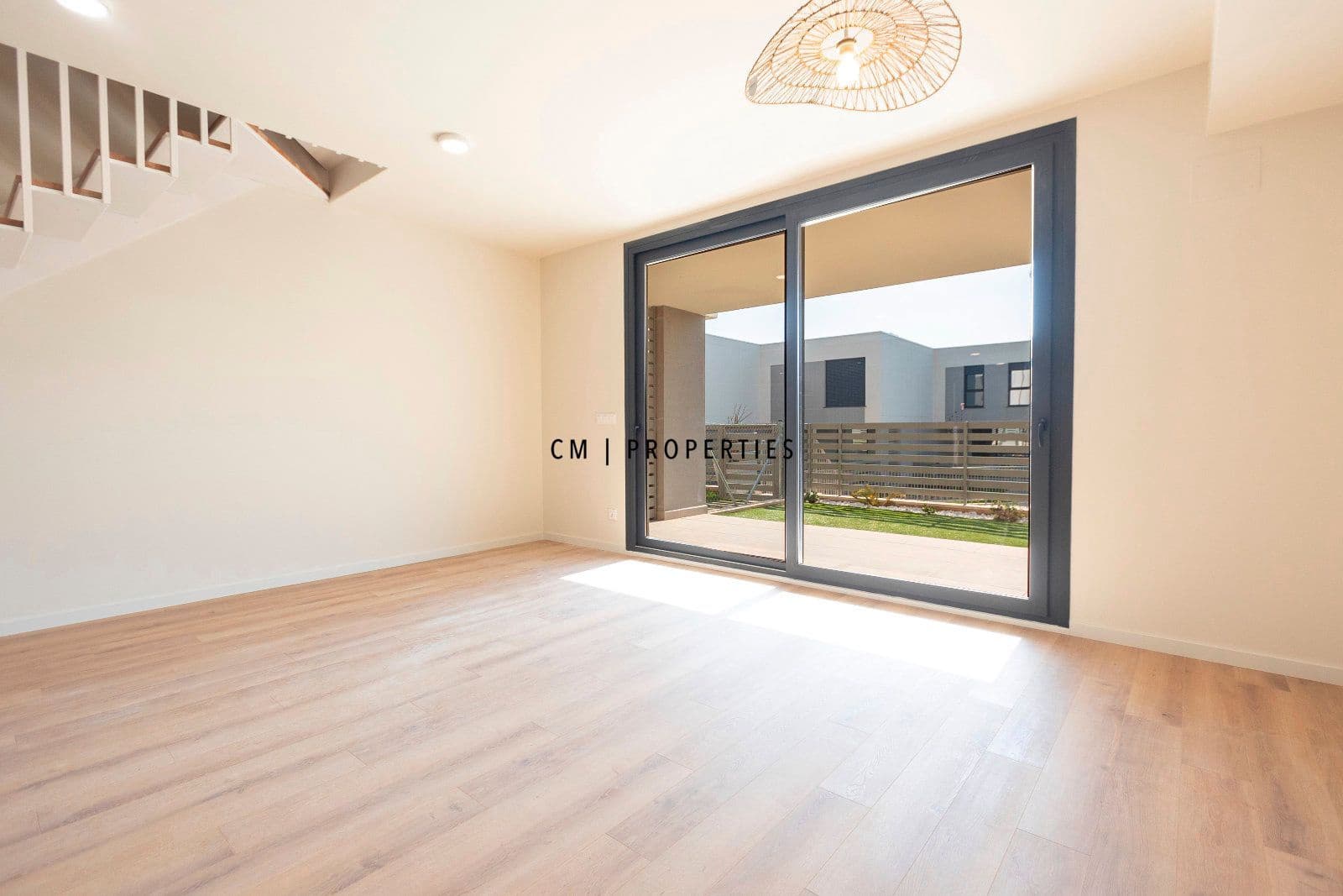 4 makuuhuone Omakotitalo vuokrattavana paikassa San Antonio de Benageber mukana uima-altaan 
autotalli - 2 350 € (Ref: 9632664)