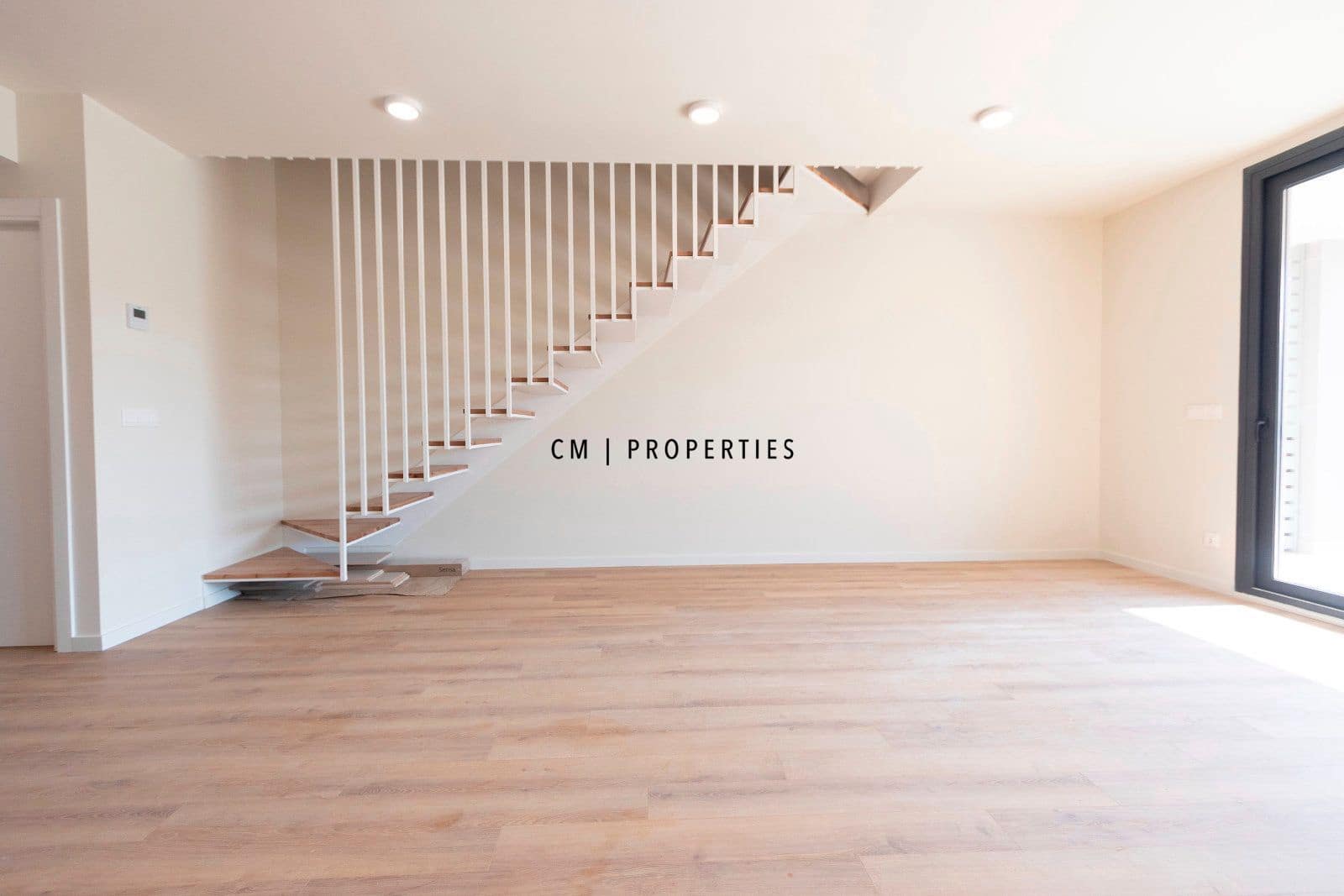 4 makuuhuone Omakotitalo vuokrattavana paikassa San Antonio de Benageber mukana uima-altaan 
autotalli - 2 350 € (Ref: 9632664)