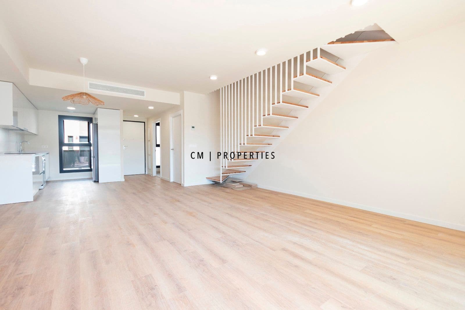 4 makuuhuone Omakotitalo vuokrattavana paikassa San Antonio de Benageber mukana uima-altaan 
autotalli - 2 350 € (Ref: 9632664)