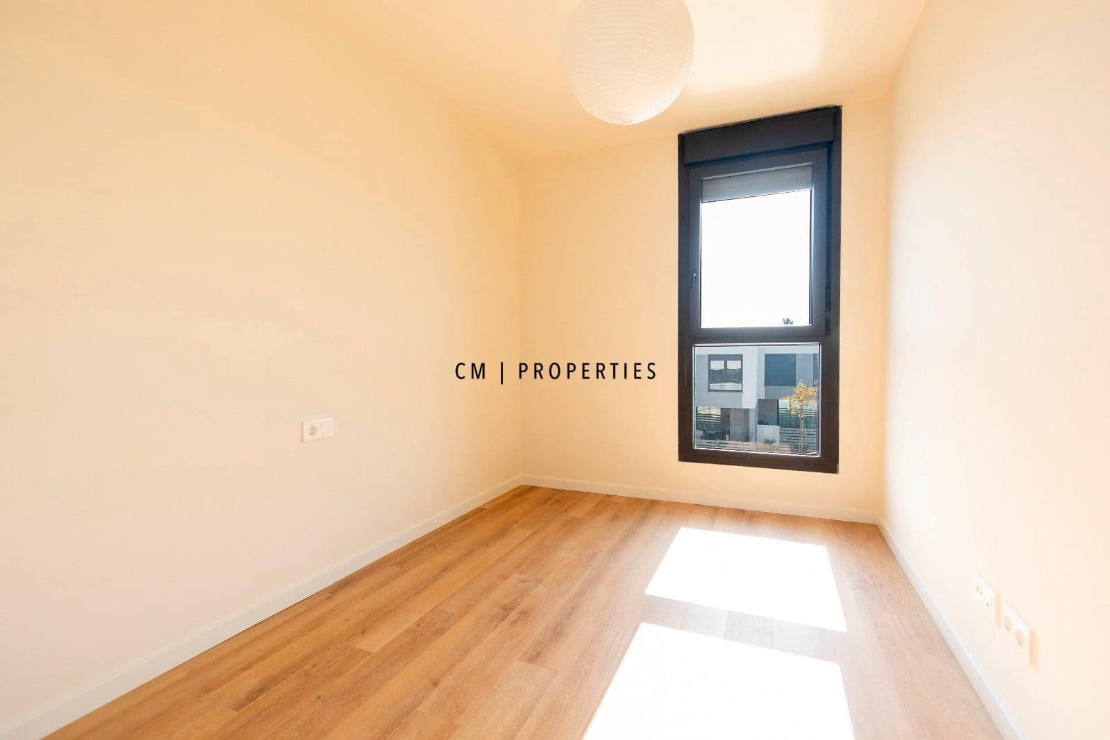 4 makuuhuone Omakotitalo vuokrattavana paikassa San Antonio de Benageber mukana uima-altaan 
autotalli - 2 350 € (Ref: 9632664)