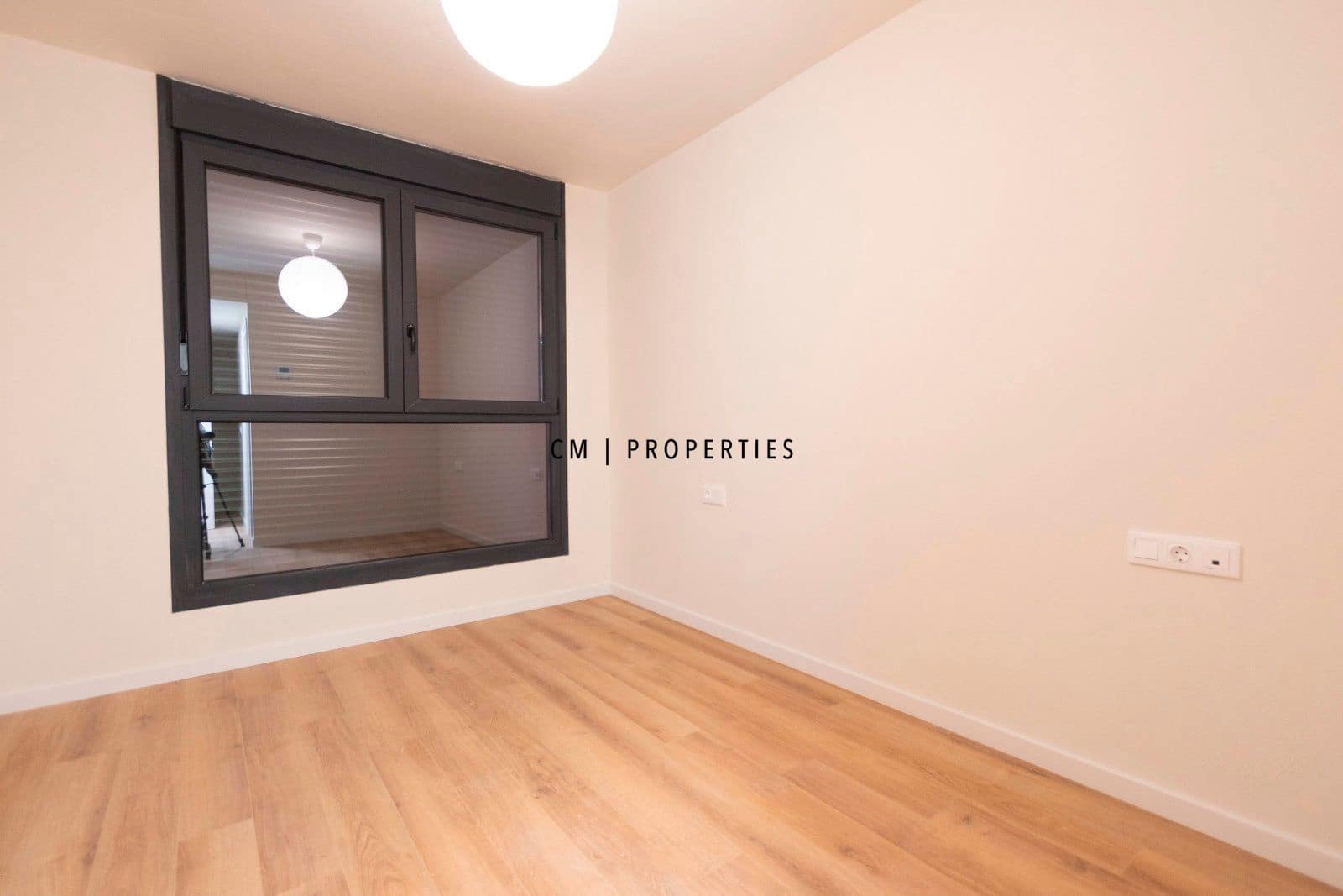 4 makuuhuone Omakotitalo vuokrattavana paikassa San Antonio de Benageber mukana uima-altaan 
autotalli - 2 350 € (Ref: 9632664)