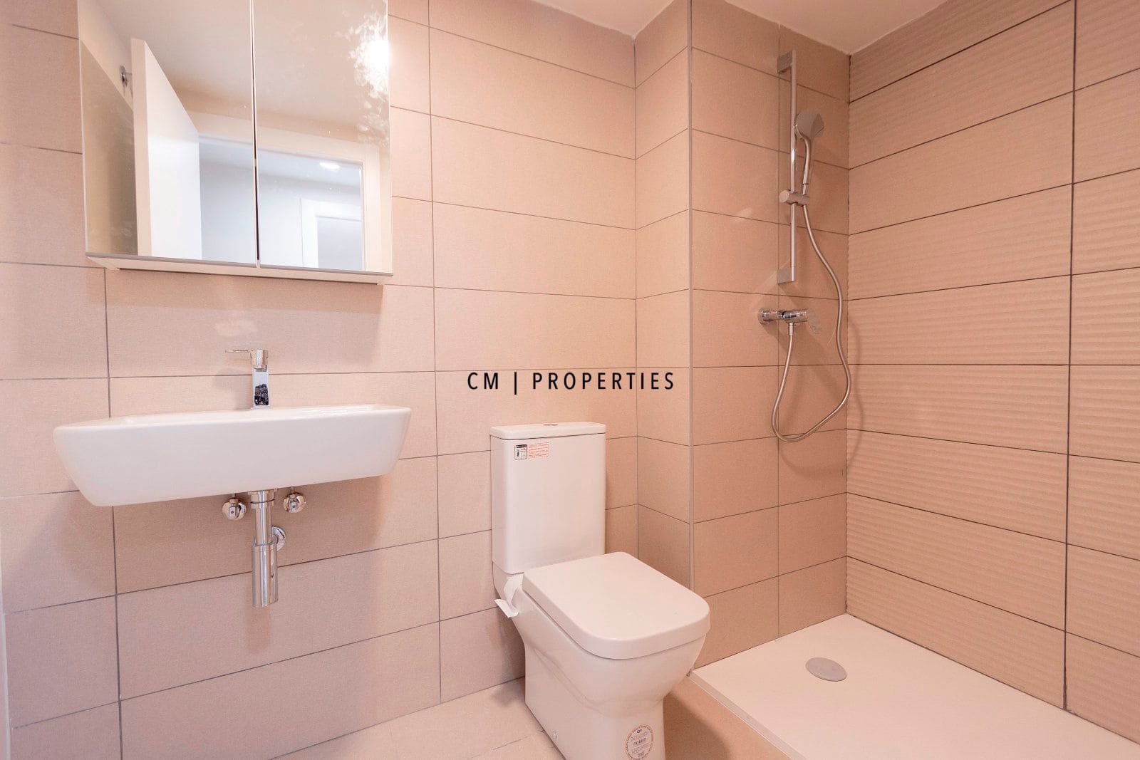 4 makuuhuone Omakotitalo vuokrattavana paikassa San Antonio de Benageber mukana uima-altaan 
autotalli - 2 350 € (Ref: 9632664)