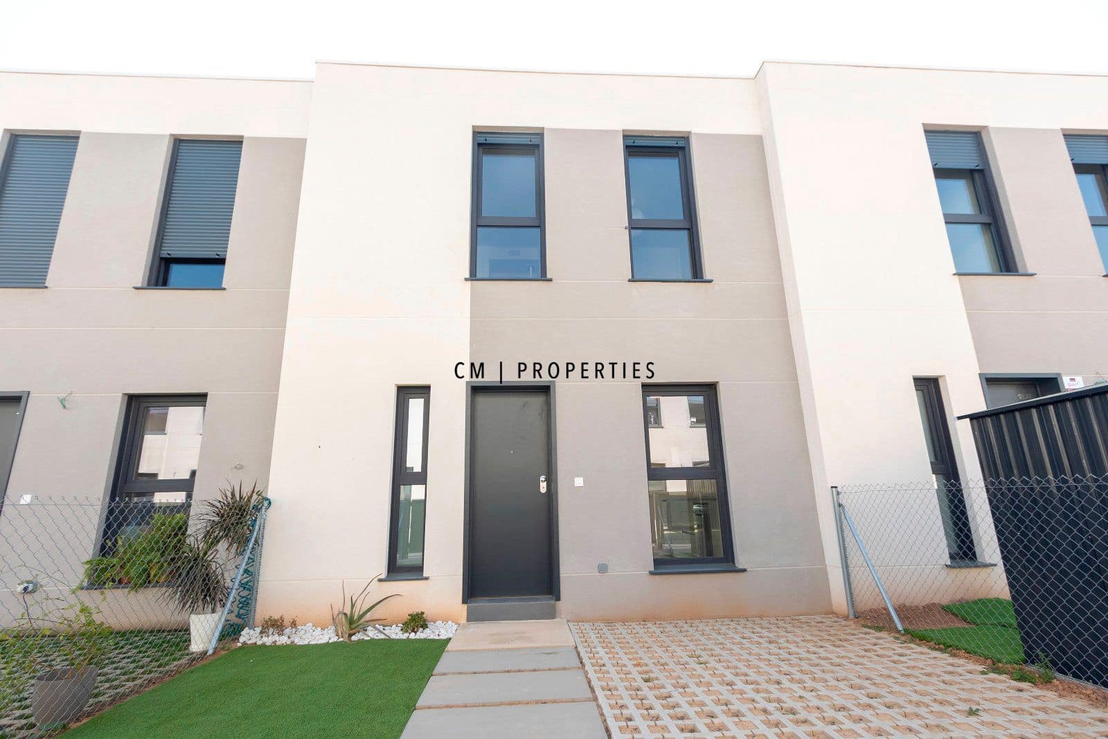 4 makuuhuone Omakotitalo vuokrattavana paikassa San Antonio de Benageber mukana uima-altaan 
autotalli - 2 350 € (Ref: 9632664)