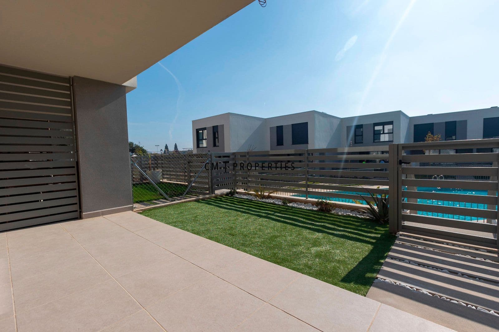 4 makuuhuone Omakotitalo vuokrattavana paikassa San Antonio de Benageber mukana uima-altaan 
autotalli - 2 350 € (Ref: 9632664)