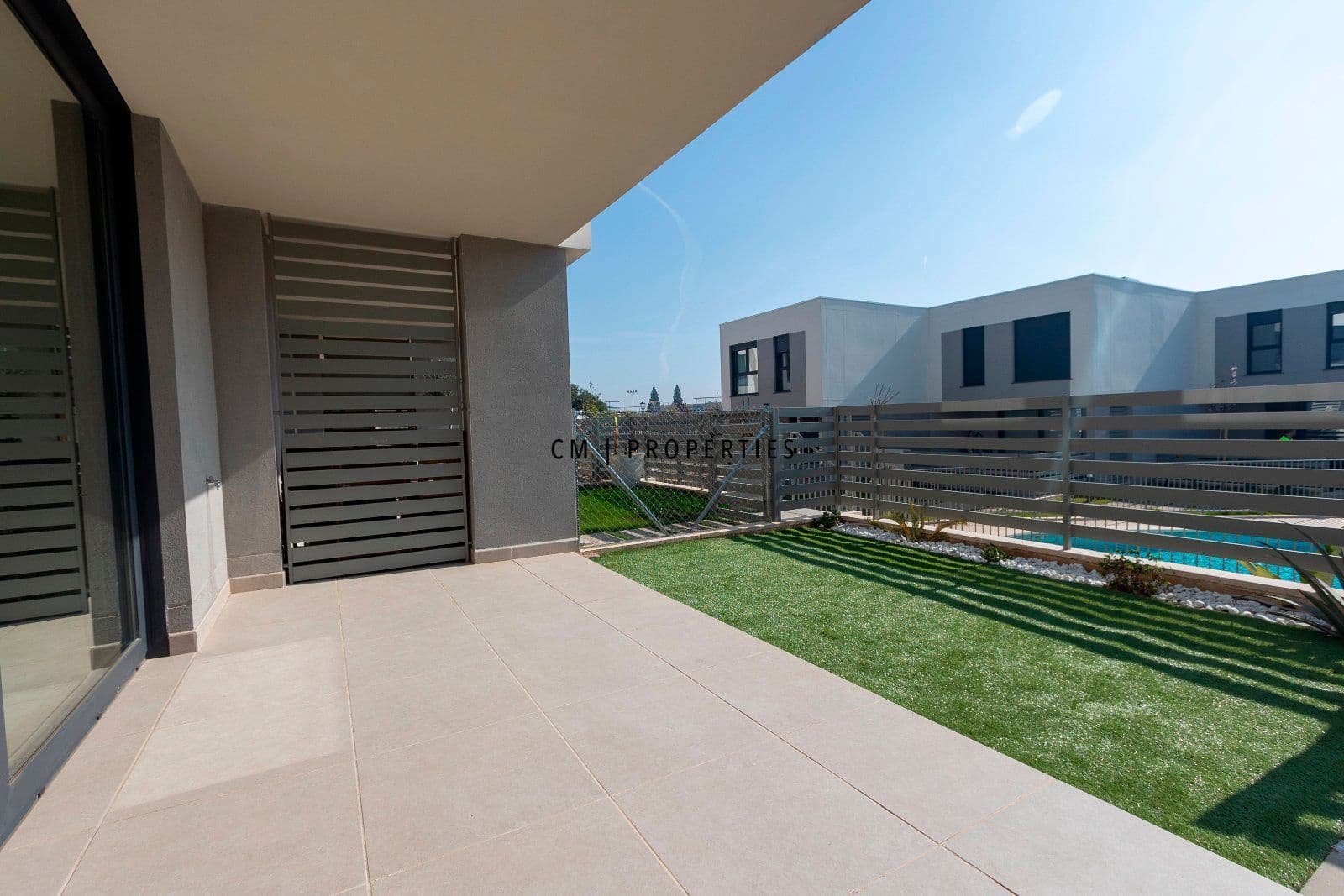 4 makuuhuone Omakotitalo vuokrattavana paikassa San Antonio de Benageber mukana uima-altaan 
autotalli - 2 350 € (Ref: 9632664)