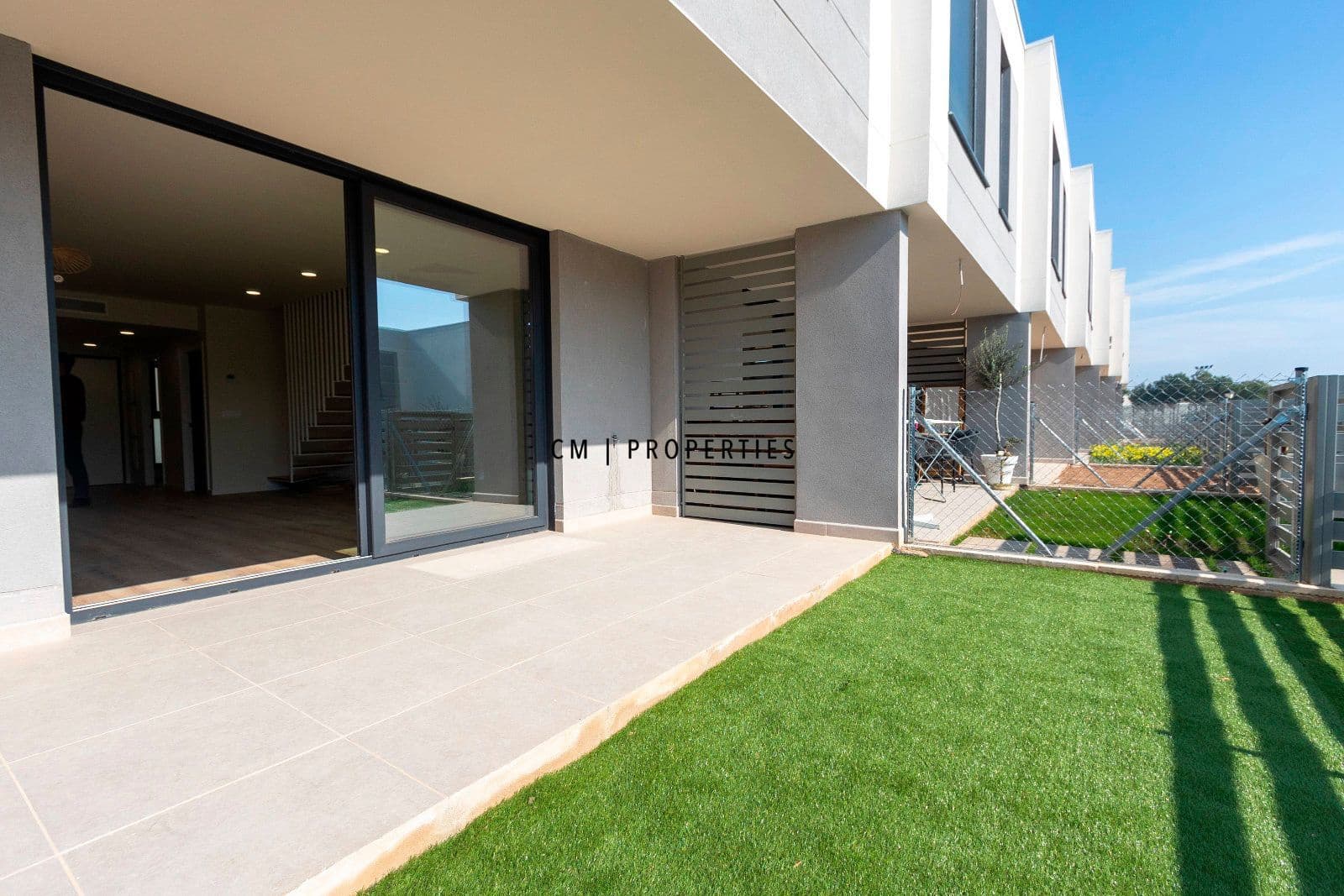 4 makuuhuone Omakotitalo vuokrattavana paikassa San Antonio de Benageber mukana uima-altaan 
autotalli - 2 350 € (Ref: 9632664)