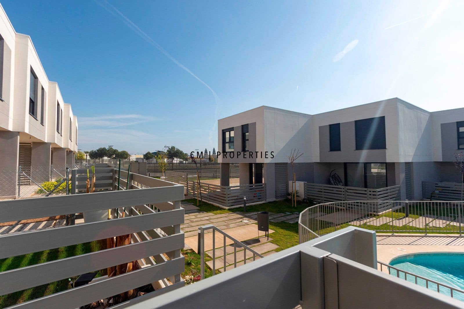 4 makuuhuone Omakotitalo vuokrattavana paikassa San Antonio de Benageber mukana uima-altaan 
autotalli - 2 350 € (Ref: 9632664)