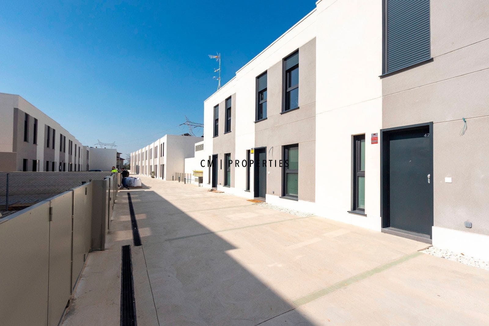 4 makuuhuone Omakotitalo vuokrattavana paikassa San Antonio de Benageber mukana uima-altaan 
autotalli - 2 350 € (Ref: 9632664)