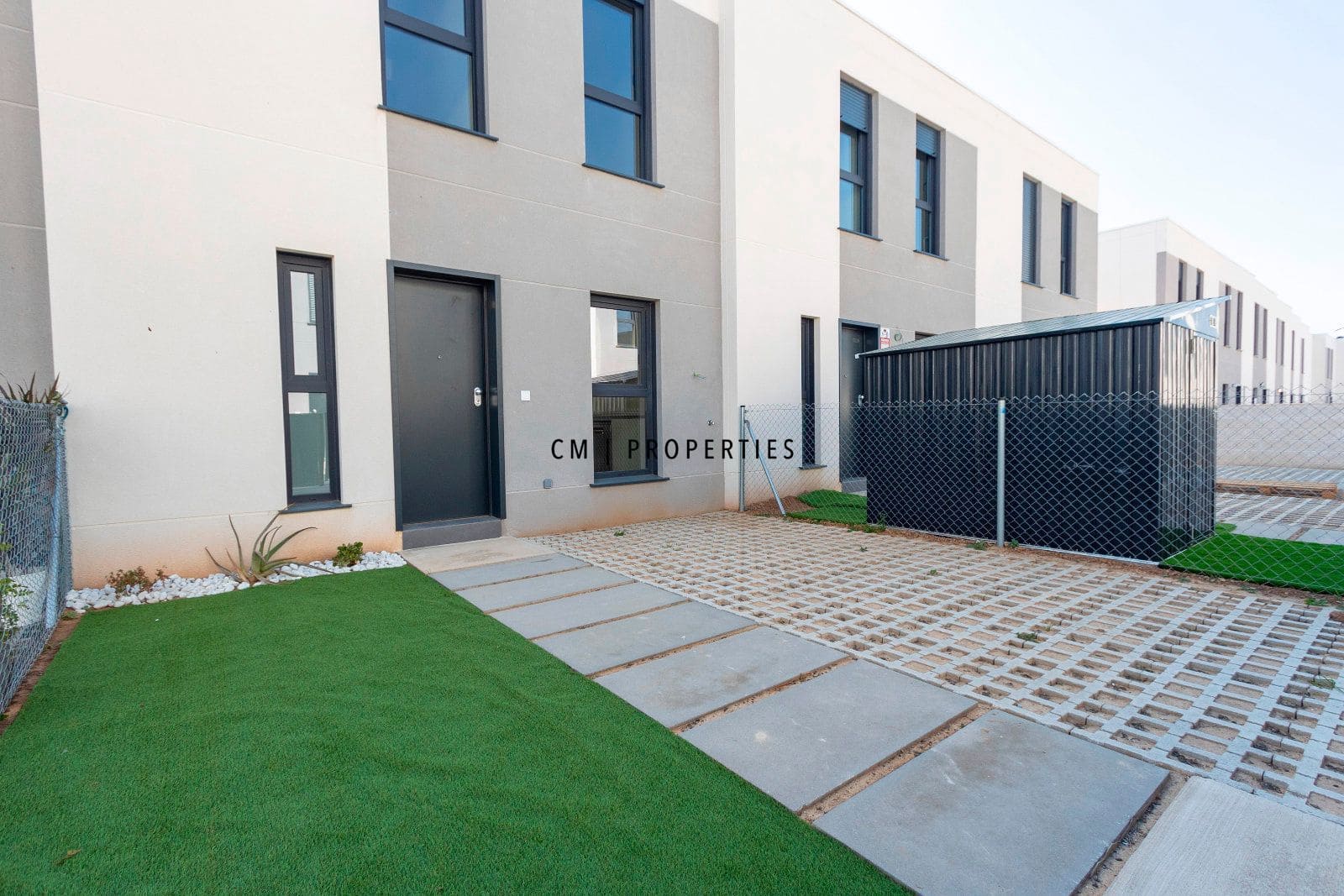 4 makuuhuone Omakotitalo vuokrattavana paikassa San Antonio de Benageber mukana uima-altaan 
autotalli - 2 350 € (Ref: 9632664)