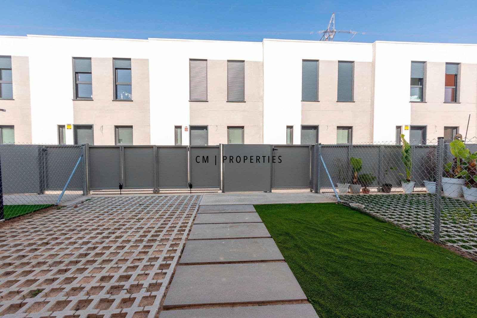 4 makuuhuone Omakotitalo vuokrattavana paikassa San Antonio de Benageber mukana uima-altaan 
autotalli - 2 350 € (Ref: 9632664)