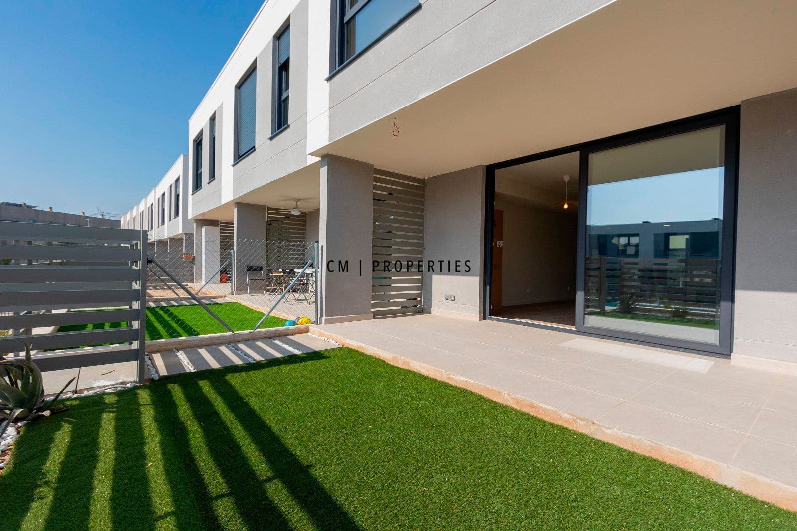 4 makuuhuone Omakotitalo vuokrattavana paikassa San Antonio de Benageber mukana uima-altaan 
autotalli - 2 350 € (Ref: 9632664)