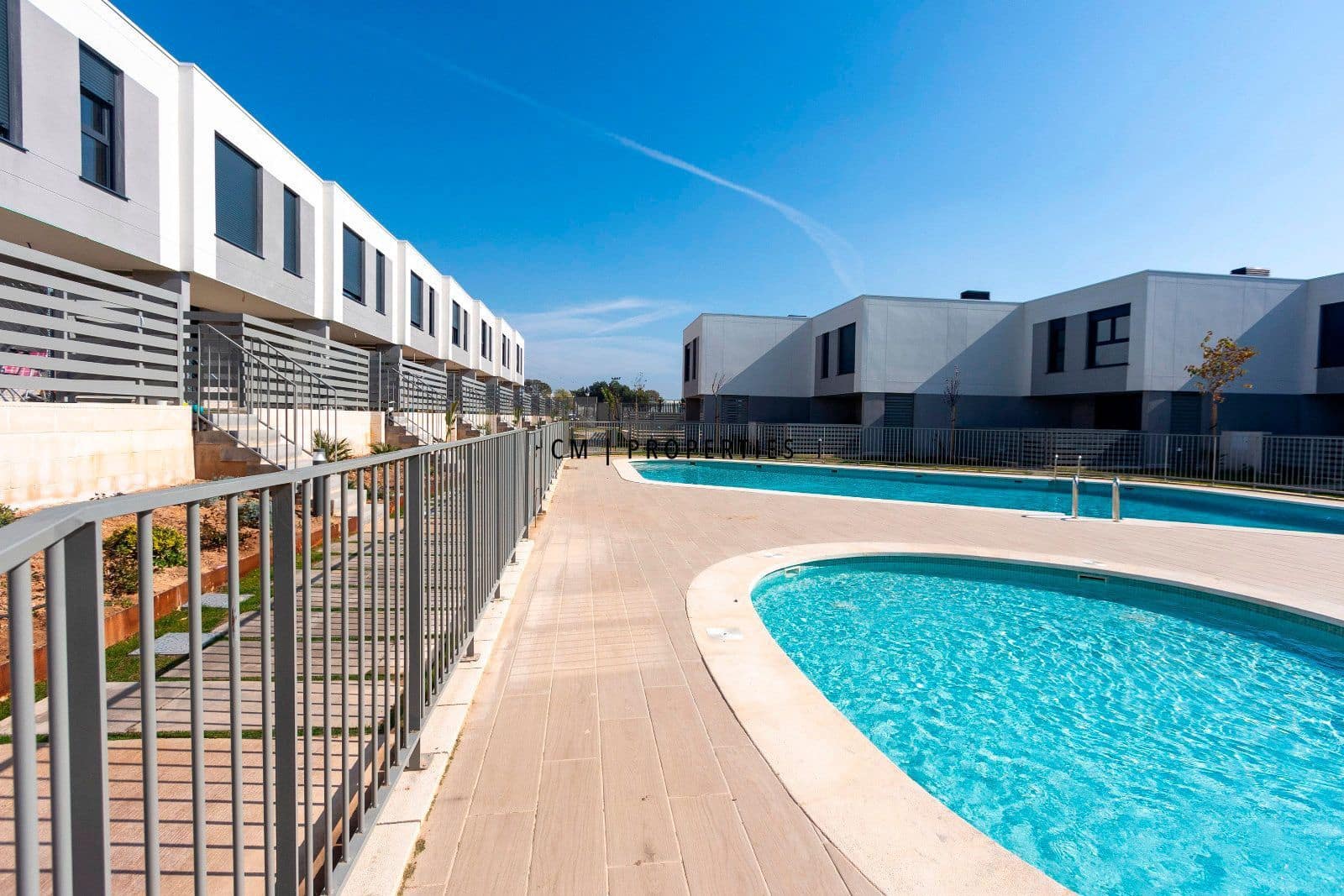 4 makuuhuone Omakotitalo vuokrattavana paikassa San Antonio de Benageber mukana uima-altaan 
autotalli - 2 350 € (Ref: 9632664)