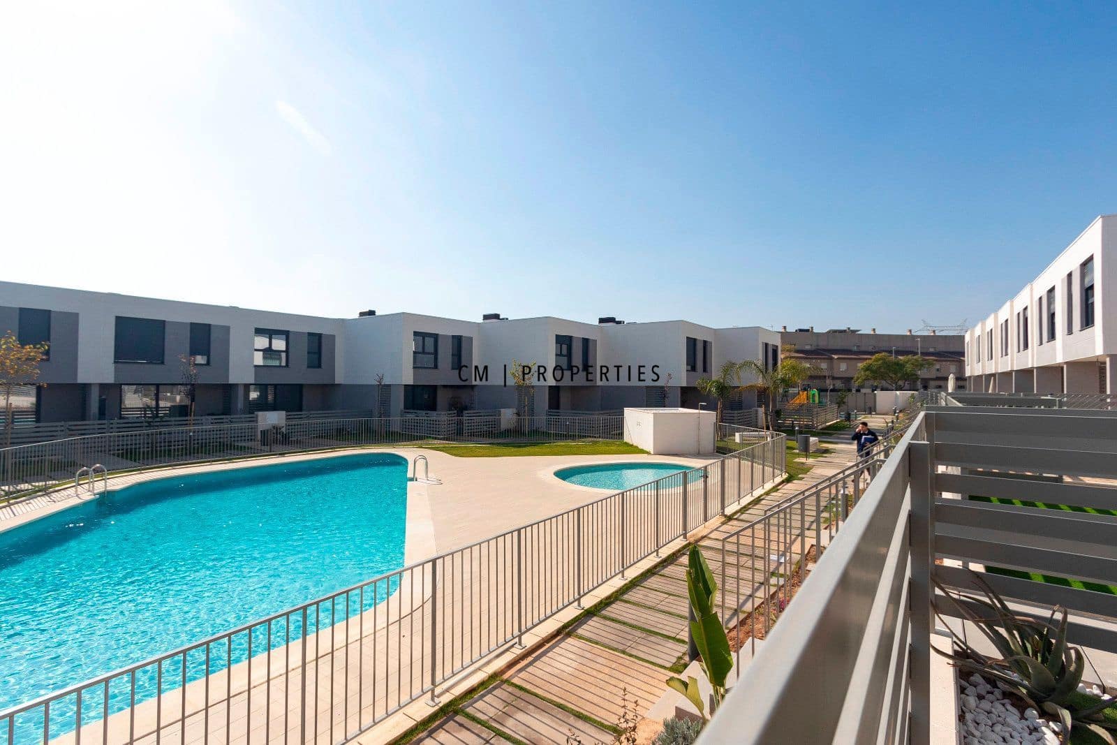 4 makuuhuone Omakotitalo vuokrattavana paikassa San Antonio de Benageber mukana uima-altaan 
autotalli - 2 350 € (Ref: 9632664)