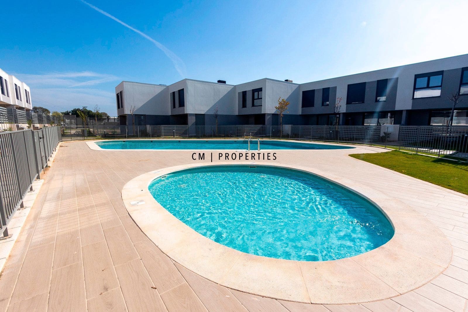 4 makuuhuone Omakotitalo vuokrattavana paikassa San Antonio de Benageber mukana uima-altaan 
autotalli - 2 350 € (Ref: 9632664)