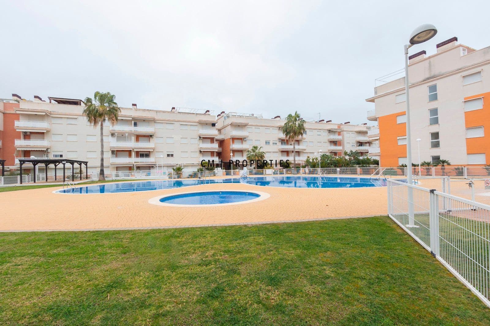 Piso de 2 habitaciones en Almenara en alquiler con piscina garaje - 850 € (Ref: 9632665)