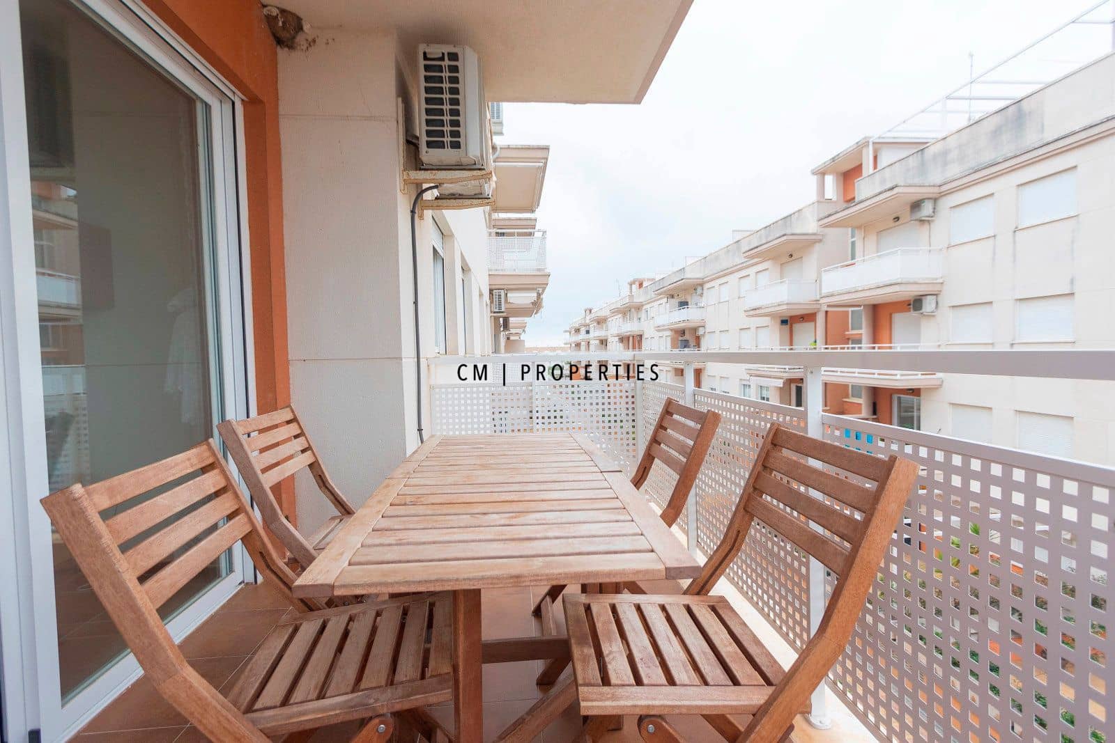 Piso de 2 habitaciones en Almenara en alquiler con piscina garaje - 850 € (Ref: 9632665)