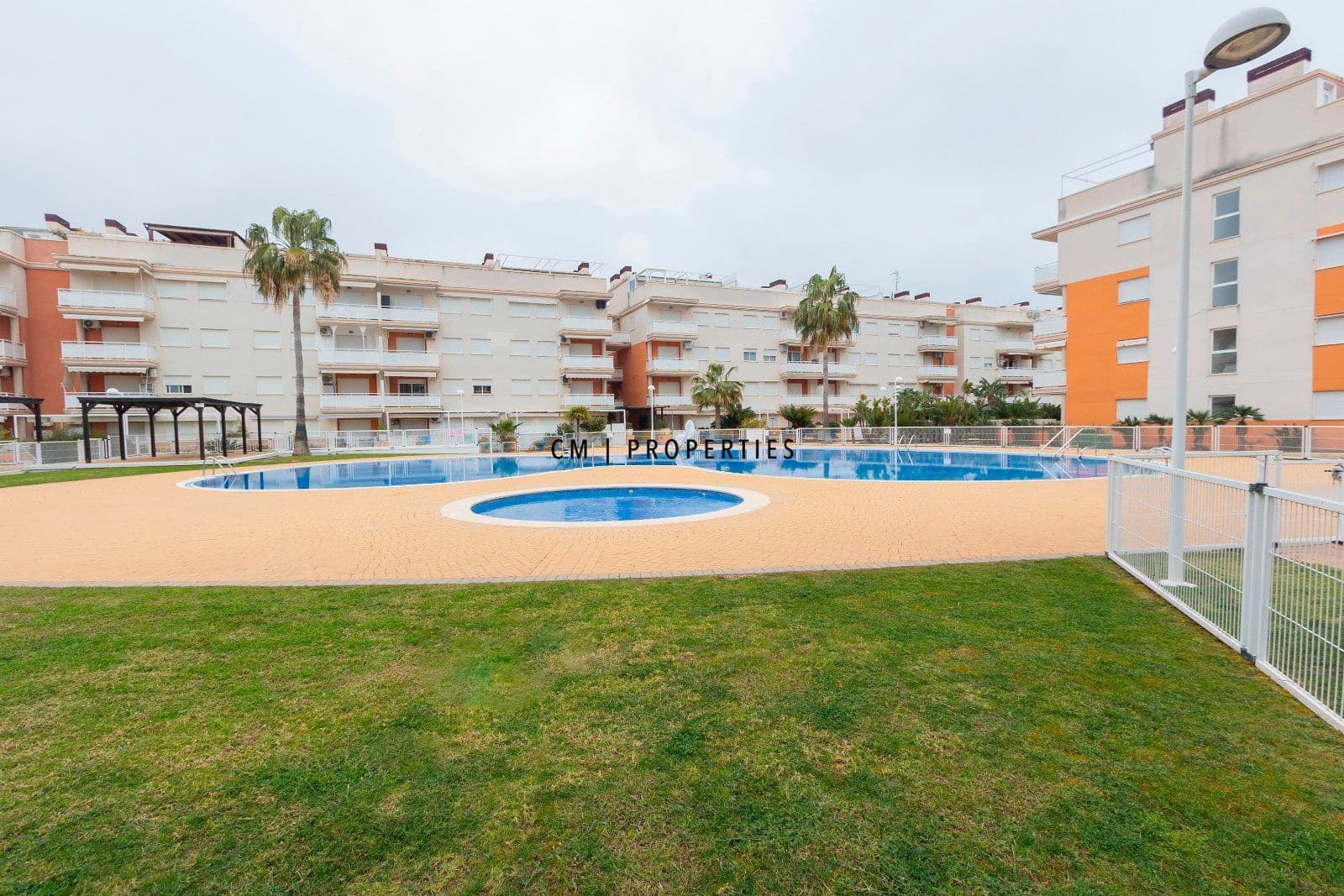 Piso de 2 habitaciones en Almenara en alquiler con piscina garaje - 850 € (Ref: 9632665)