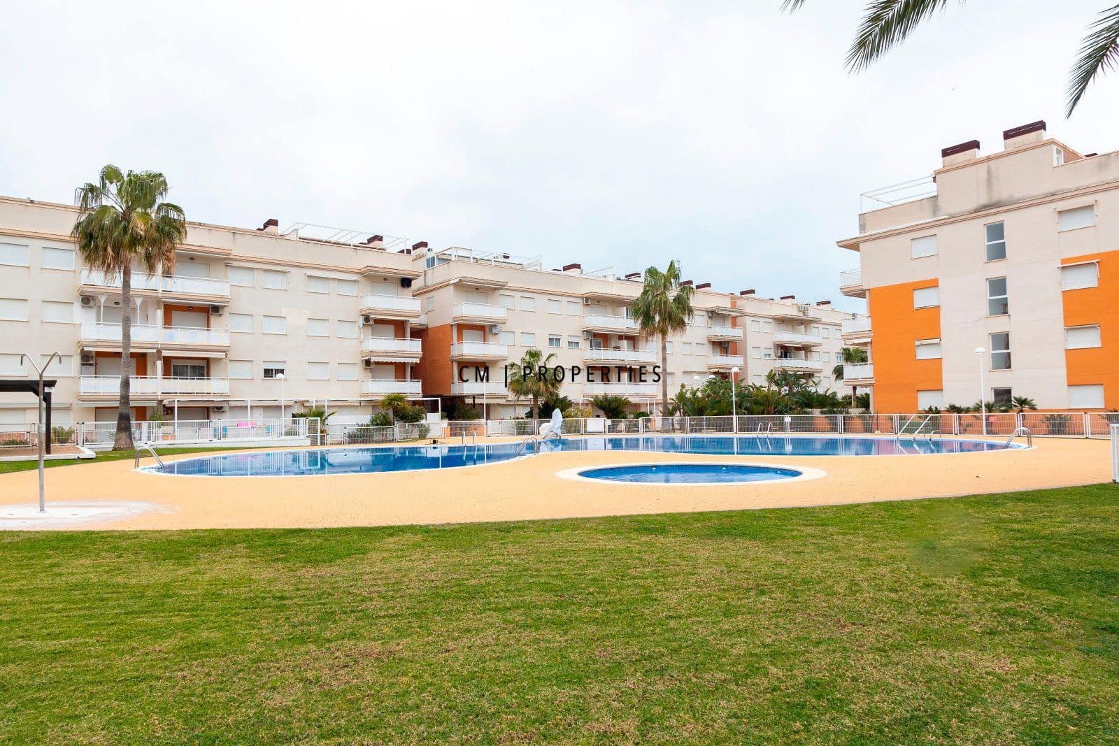 Piso de 2 habitaciones en Almenara en alquiler con piscina garaje - 850 € (Ref: 9632665)
