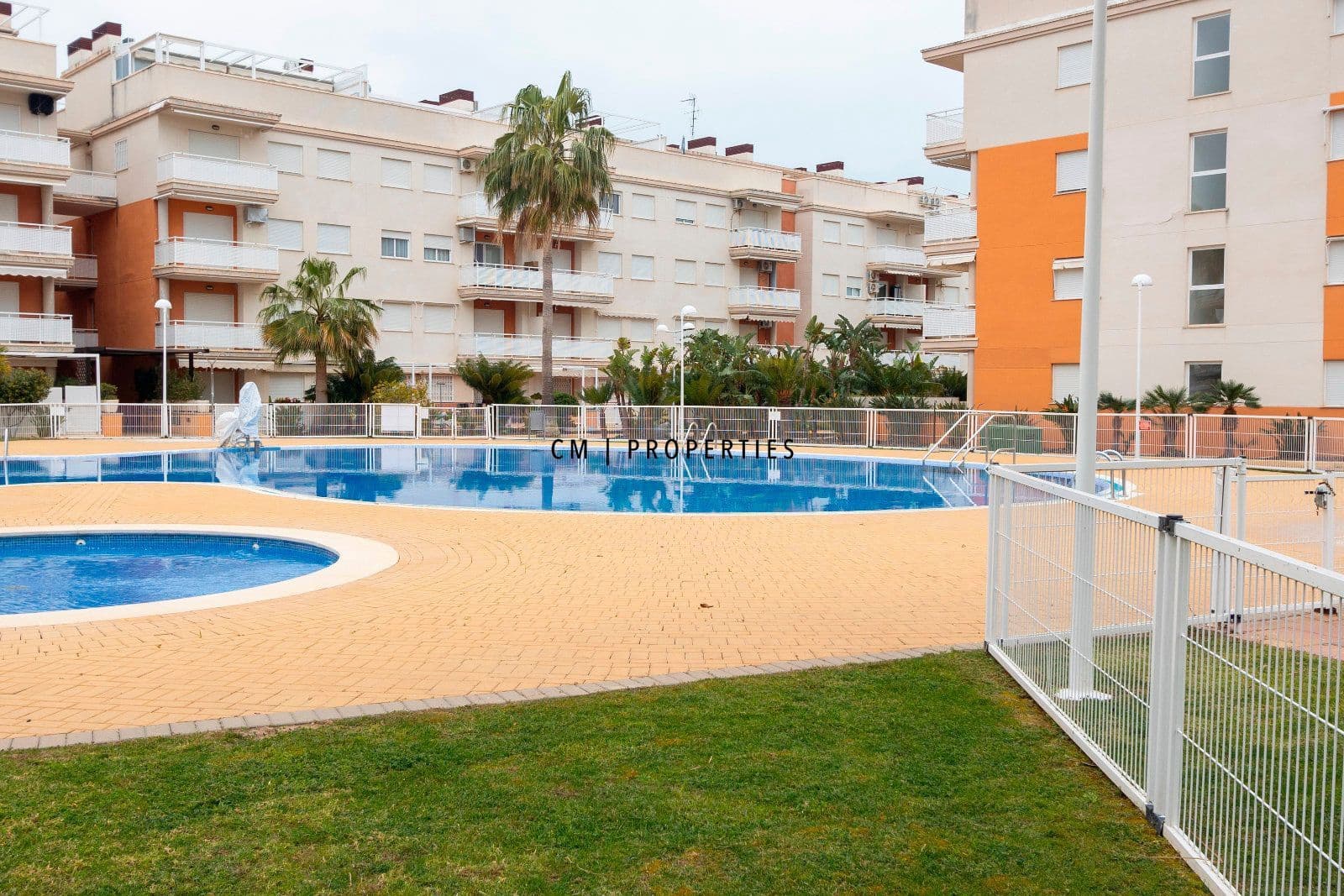 Piso de 2 habitaciones en Almenara en alquiler con piscina garaje - 850 € (Ref: 9632665)