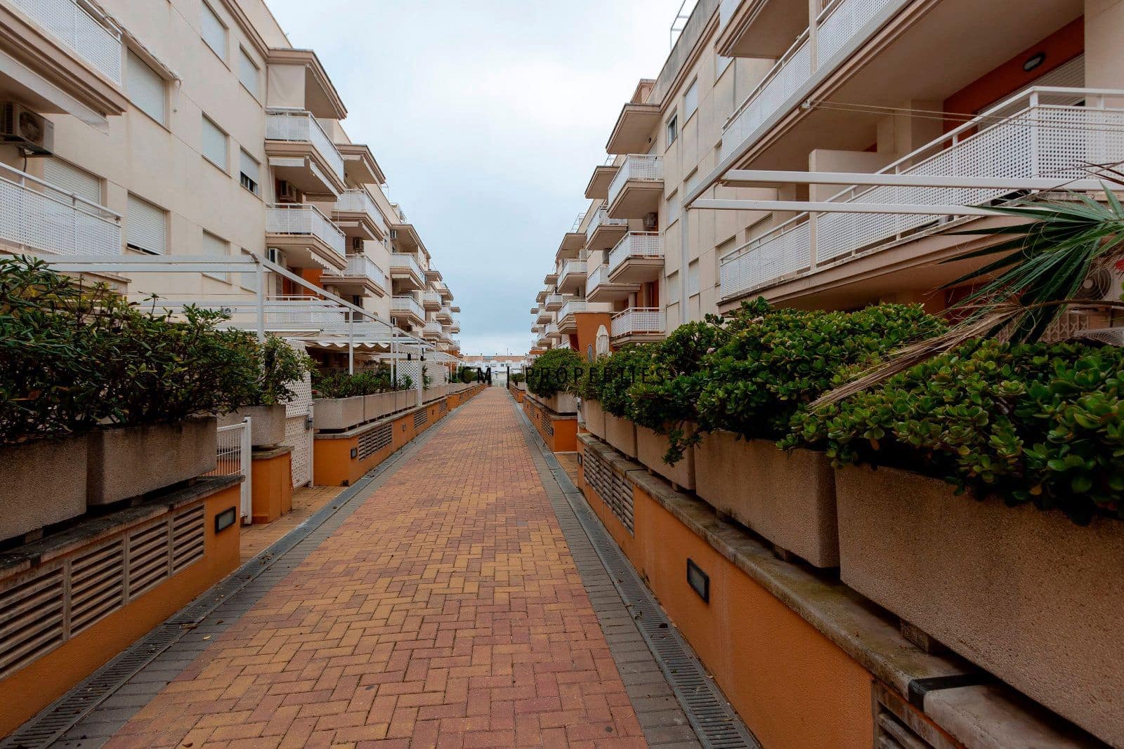 Piso de 2 habitaciones en Almenara en alquiler con piscina garaje - 850 € (Ref: 9632665)