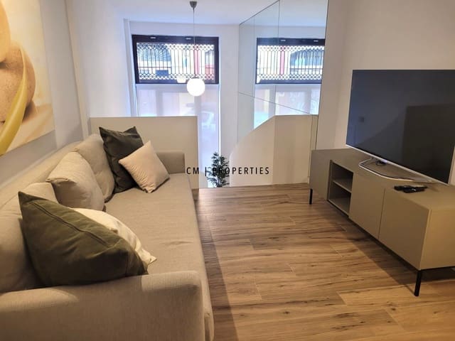 Piso de 2 habitaciones en Ciutat Vella, València ciudad en alquiler con garaje - 1.950 € (Ref: 9634996)
