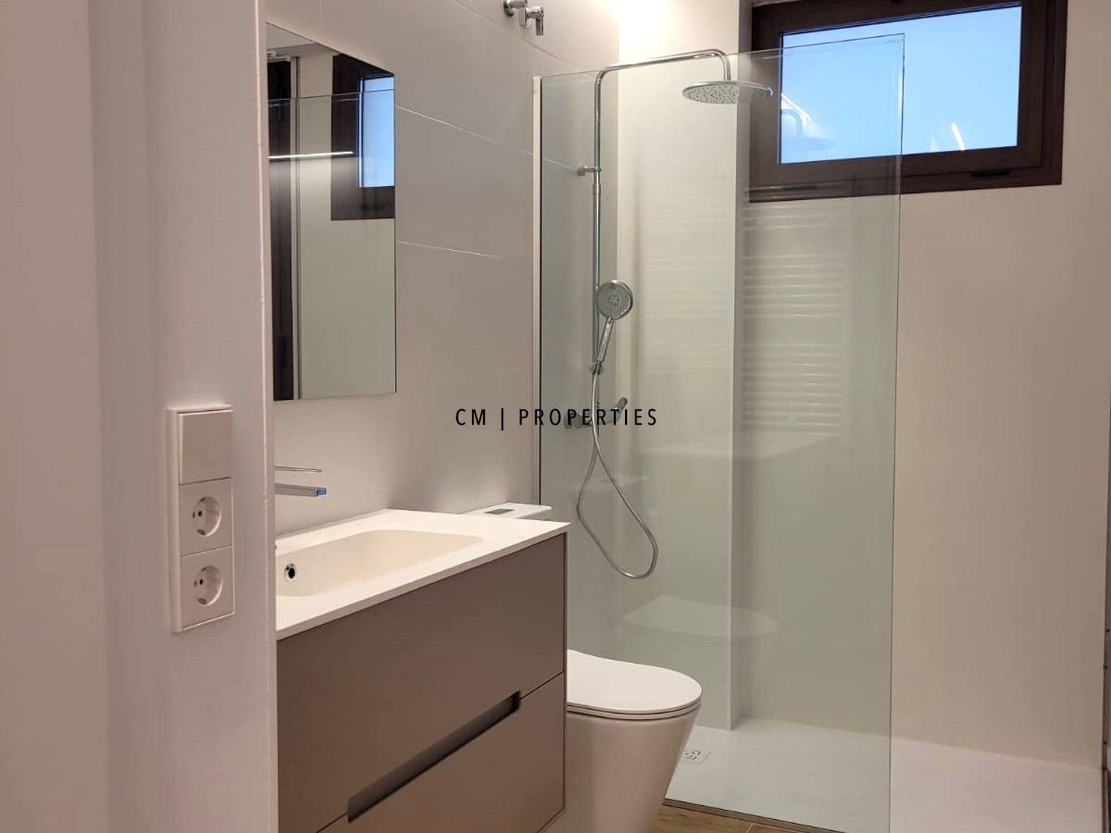 Piso de 2 habitaciones en València ciudad en alquiler con garaje - 1.950 € (Ref: 9634996)