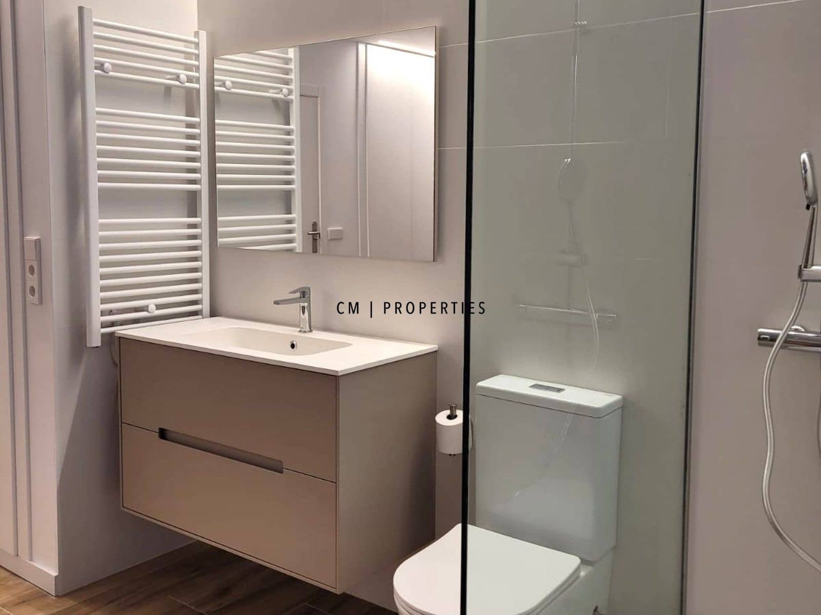 Piso de 2 habitaciones en València ciudad en alquiler con garaje - 1.950 € (Ref: 9634996)