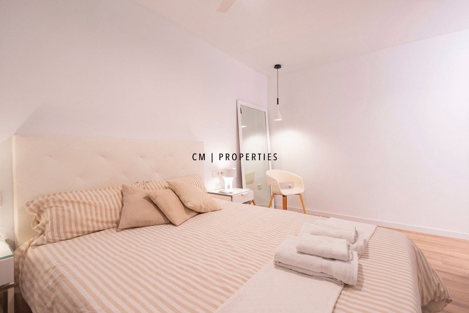 2 bedroom Flat for rent in Valencia city with garage - € 1,950 (Ref: 9634996)