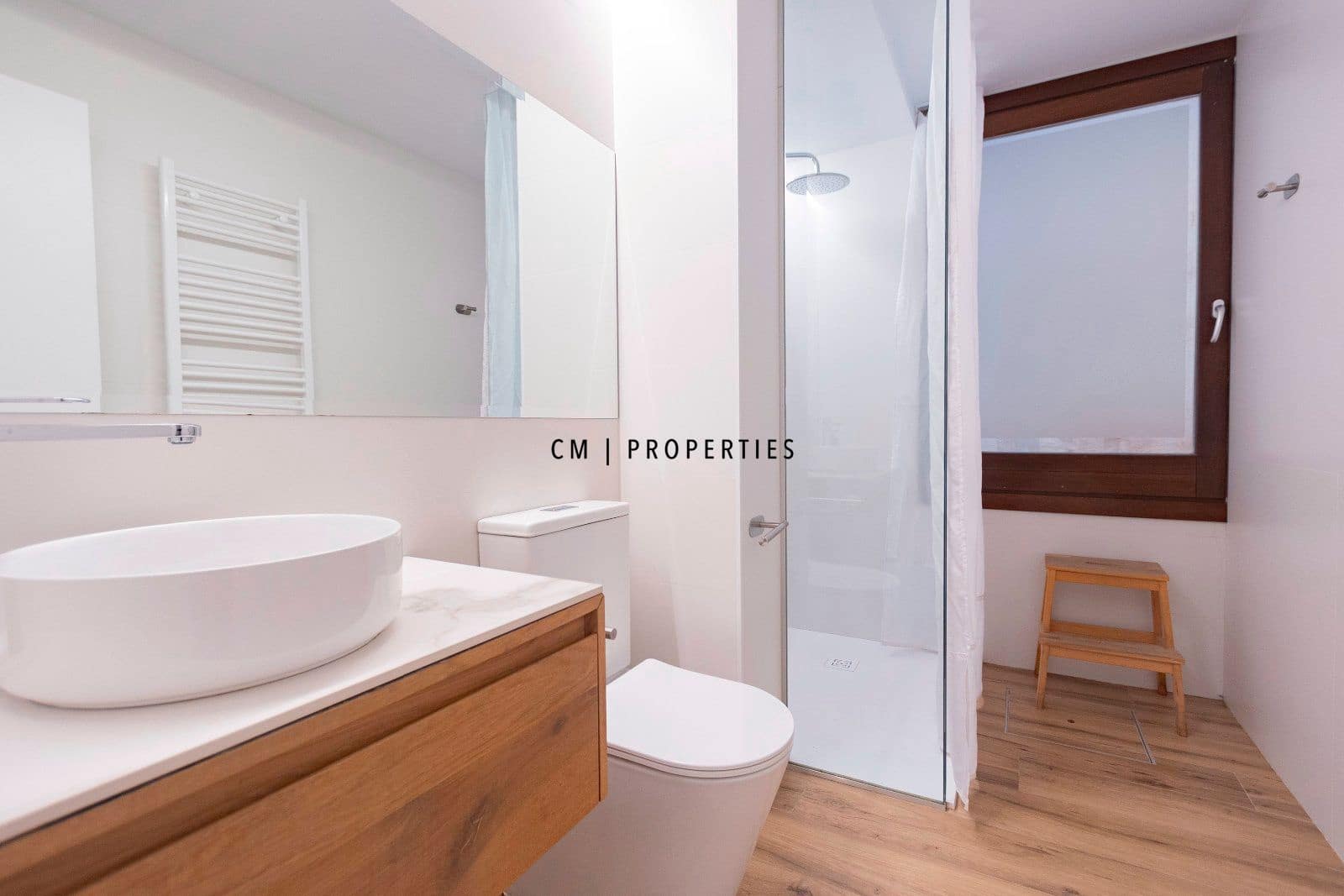 2 bedroom Flat for rent in Valencia city with garage - € 1,950 (Ref: 9634996)