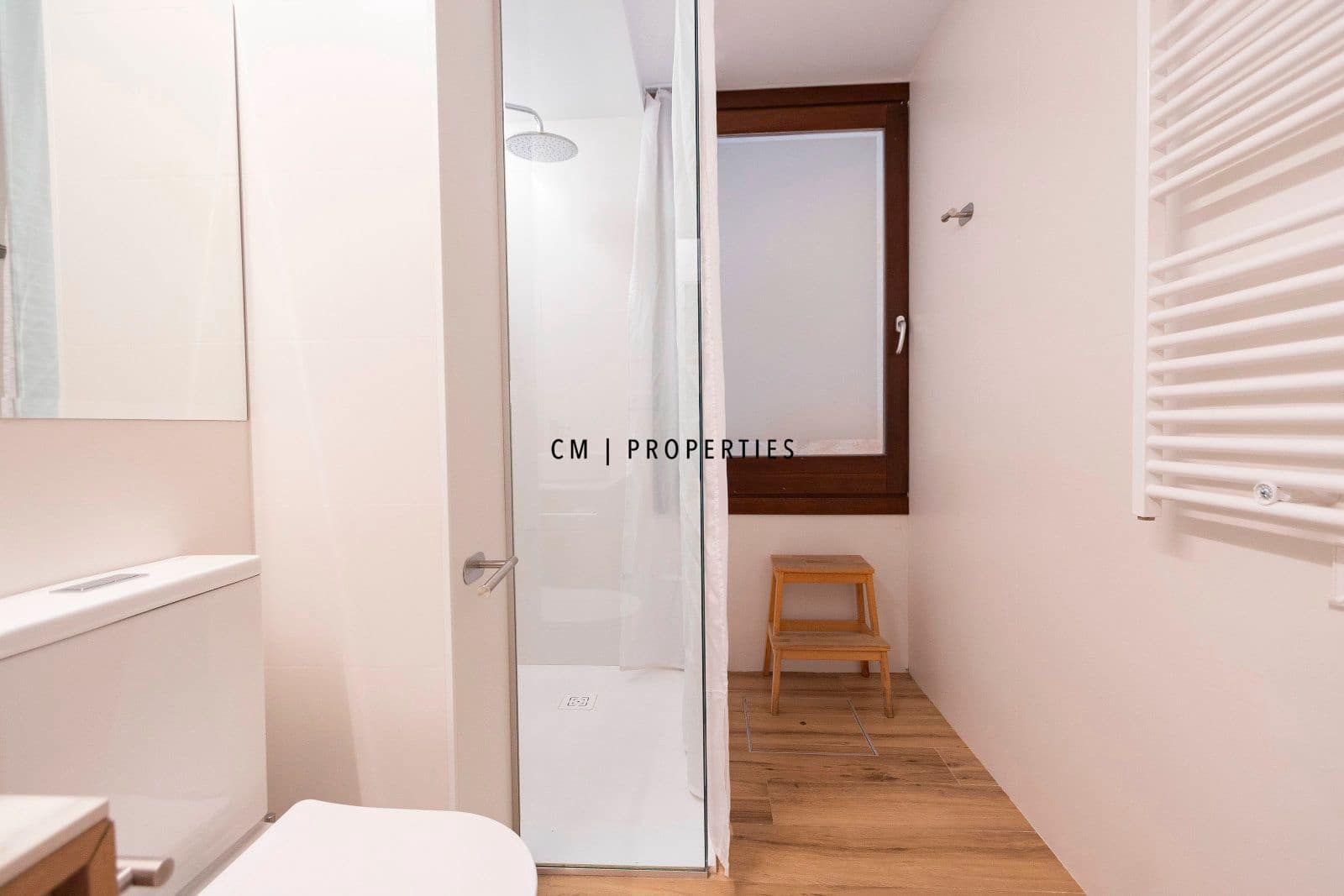 2 bedroom Flat for rent in Valencia city with garage - € 1,950 (Ref: 9634996)