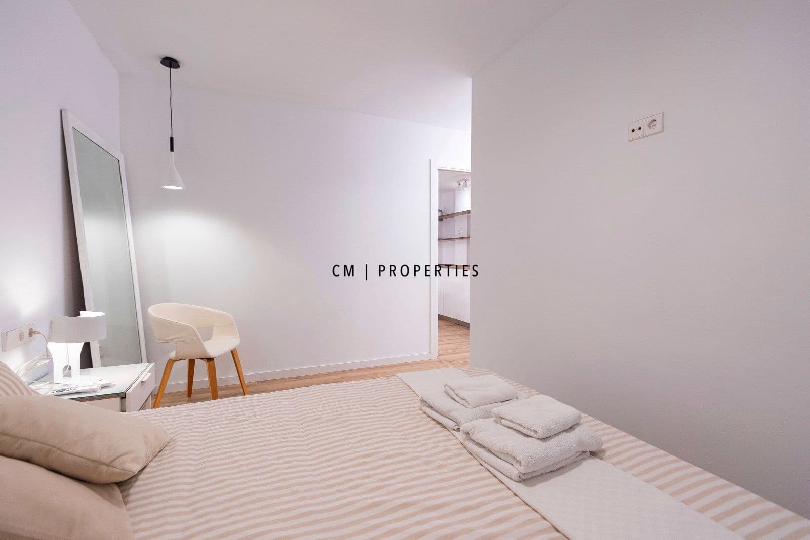 2 bedroom Flat for rent in Valencia city with garage - € 1,950 (Ref: 9634996)