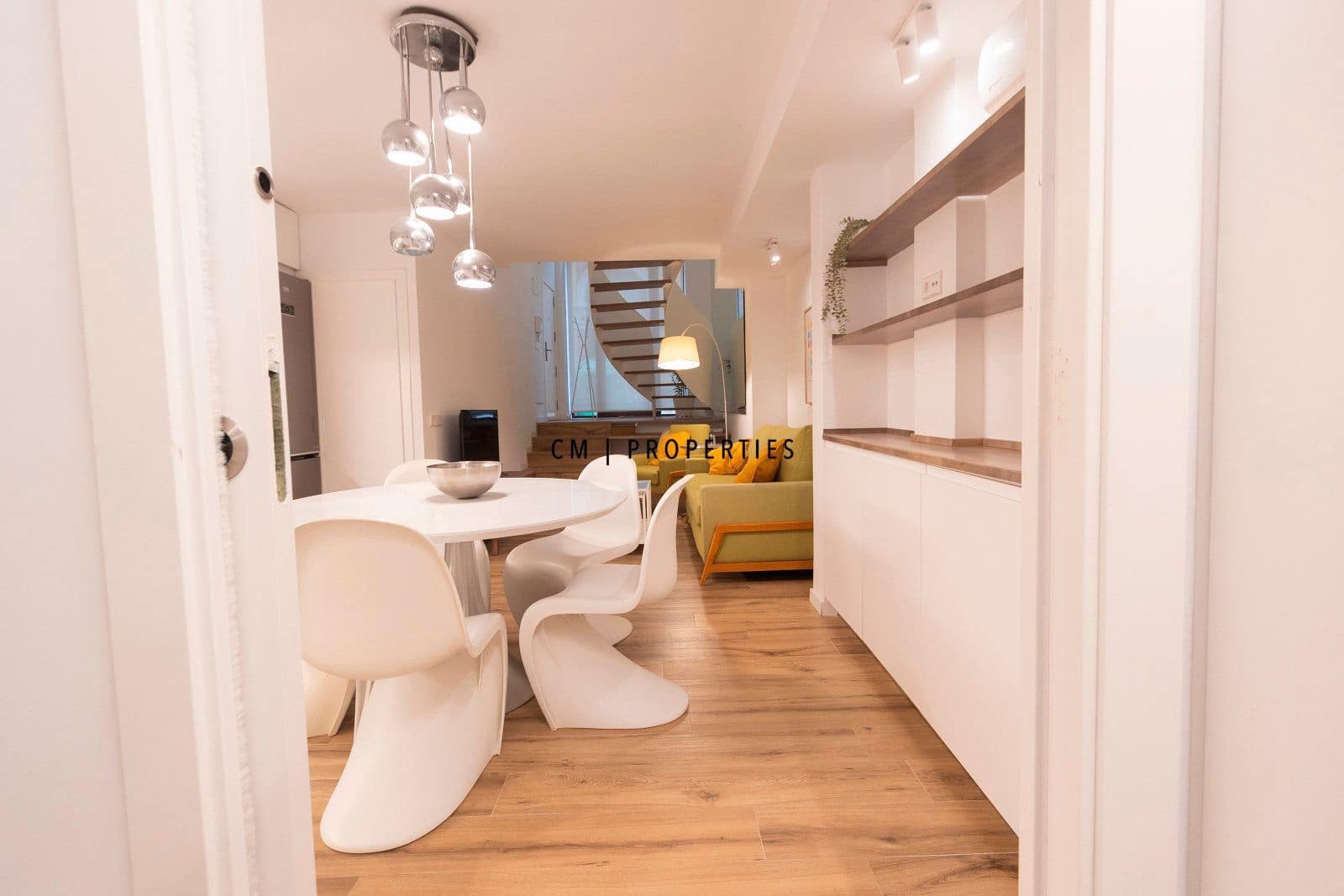 2 bedroom Flat for rent in Valencia city with garage - € 1,950 (Ref: 9634996)