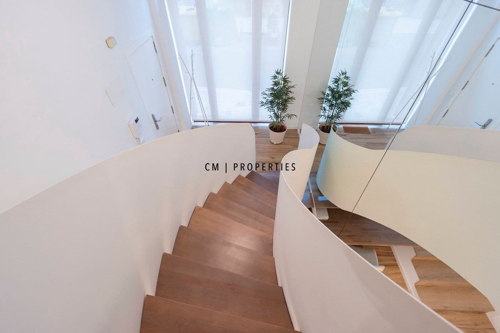 2 bedroom Flat for rent in Valencia city with garage - € 1,950 (Ref: 9634996)