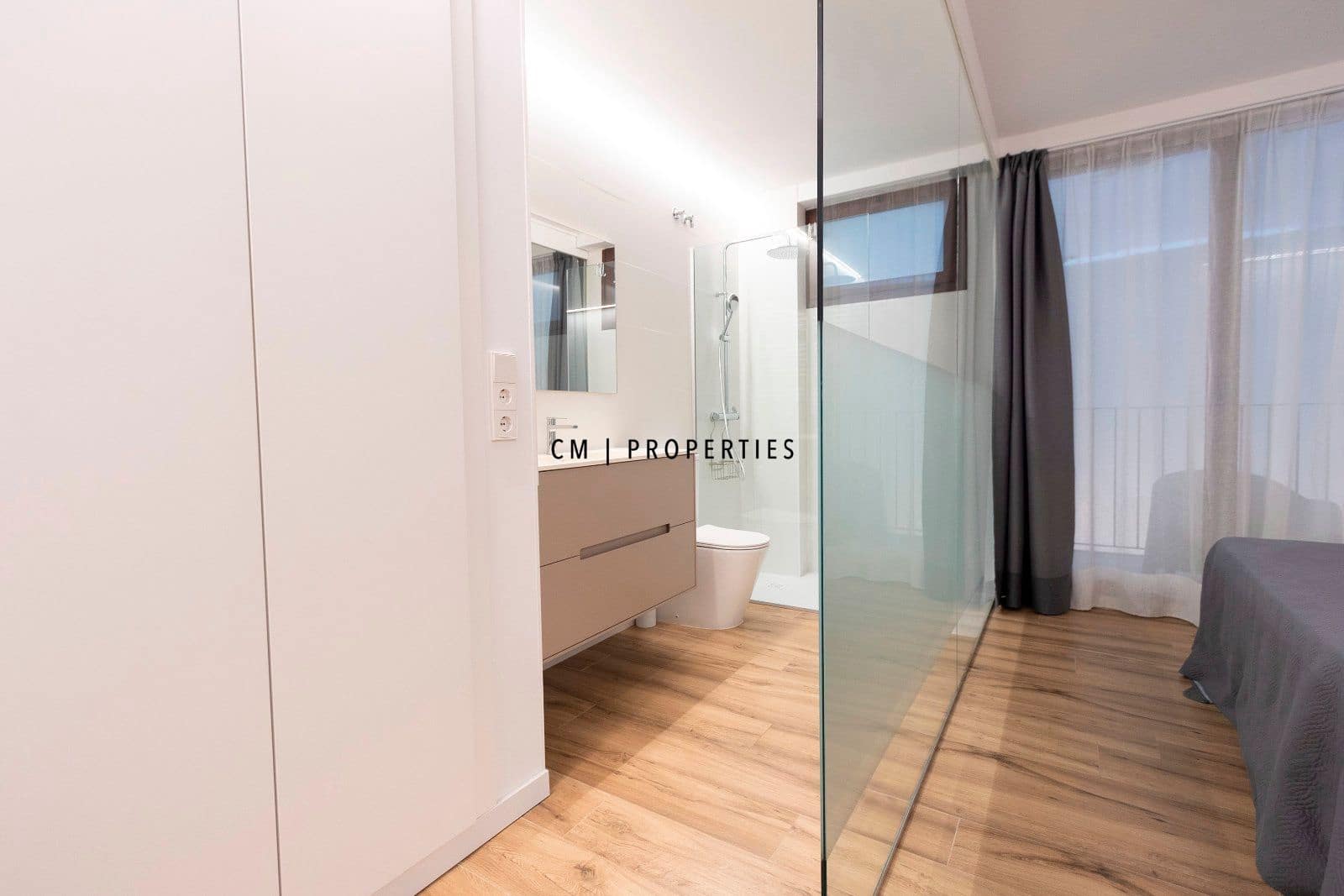 2 bedroom Flat for rent in Valencia city with garage - € 1,950 (Ref: 9634996)