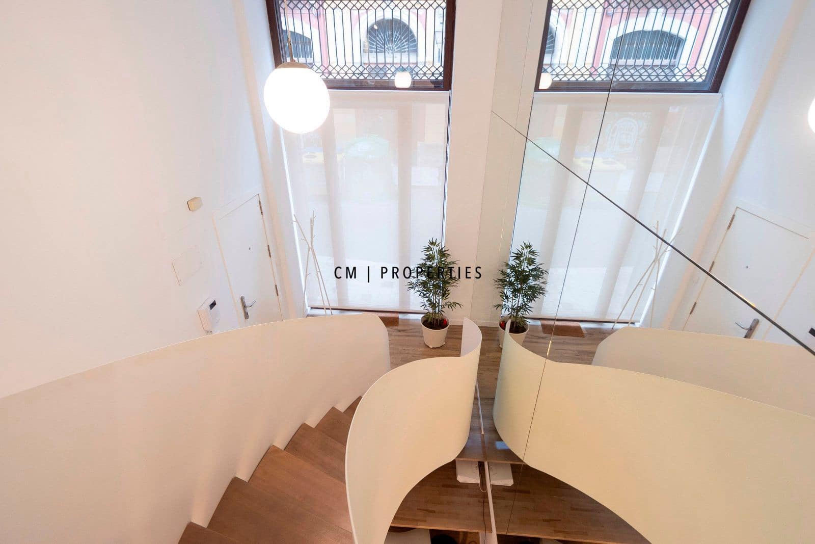 2 bedroom Flat for rent in Valencia city with garage - € 1,950 (Ref: 9634996)