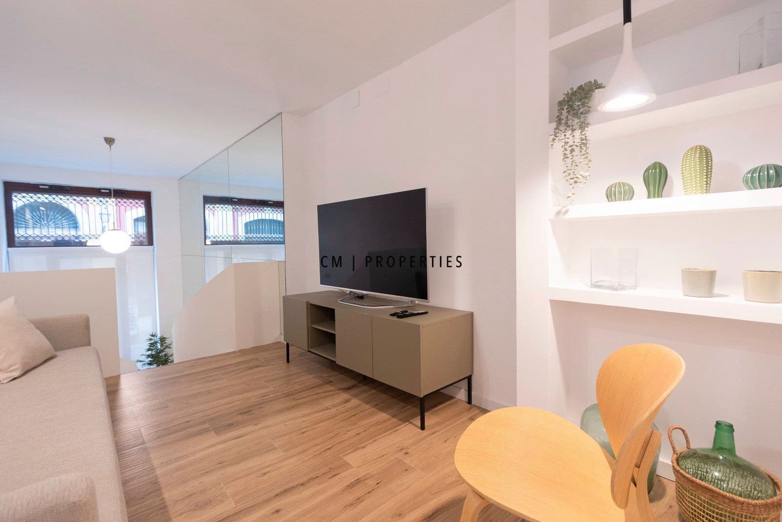 2 bedroom Flat for rent in Valencia city with garage - € 1,950 (Ref: 9634996)