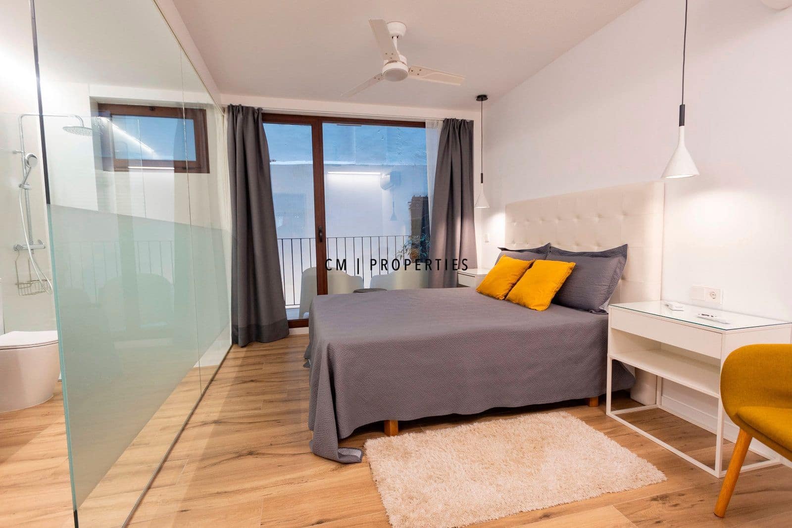 2 bedroom Flat for rent in Valencia city with garage - € 1,950 (Ref: 9634996)