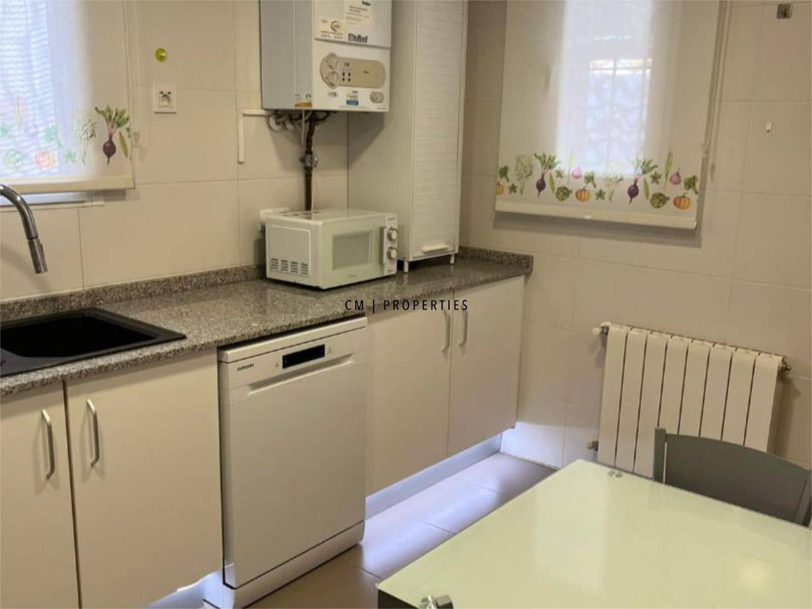 Penthouse de 4 chambres à louer à La Pobla de Vallbona avec piscine garage - 1 900 € (Ref: 9635096)