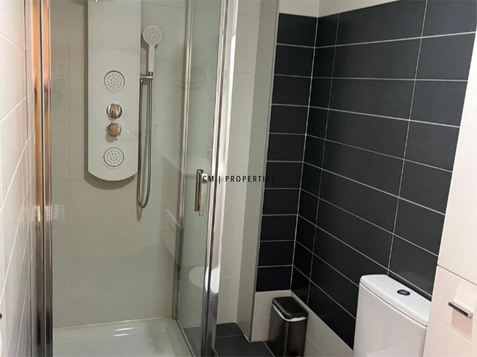 Penthouse de 4 chambres à louer à La Pobla de Vallbona avec piscine garage - 1 900 € (Ref: 9635096)