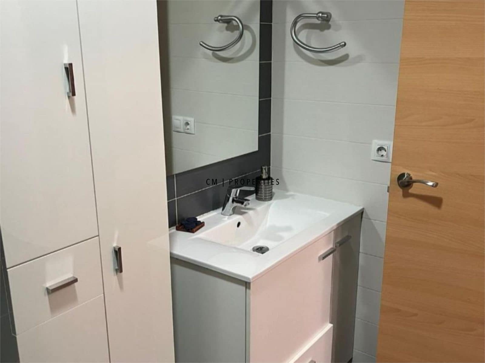 Penthouse de 4 chambres à louer à La Pobla de Vallbona avec piscine garage - 1 900 € (Ref: 9635096)