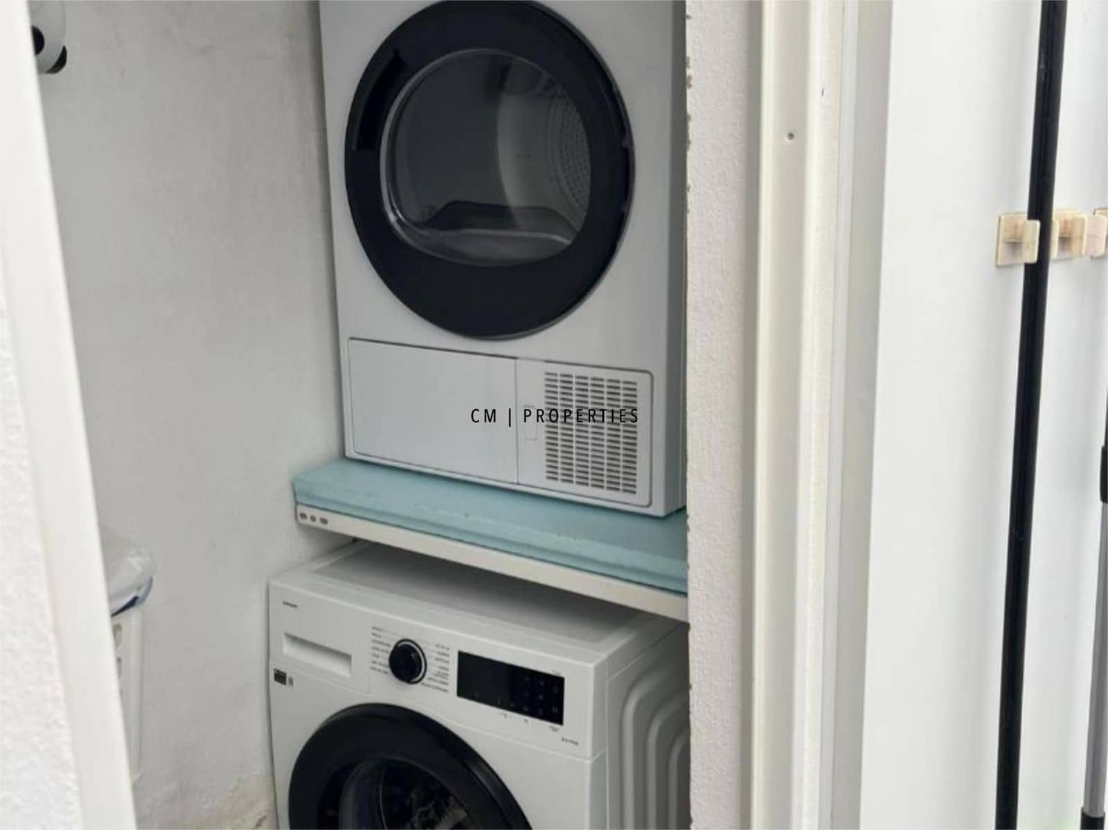 Penthouse de 4 chambres à louer à La Pobla de Vallbona avec piscine garage - 1 900 € (Ref: 9635096)