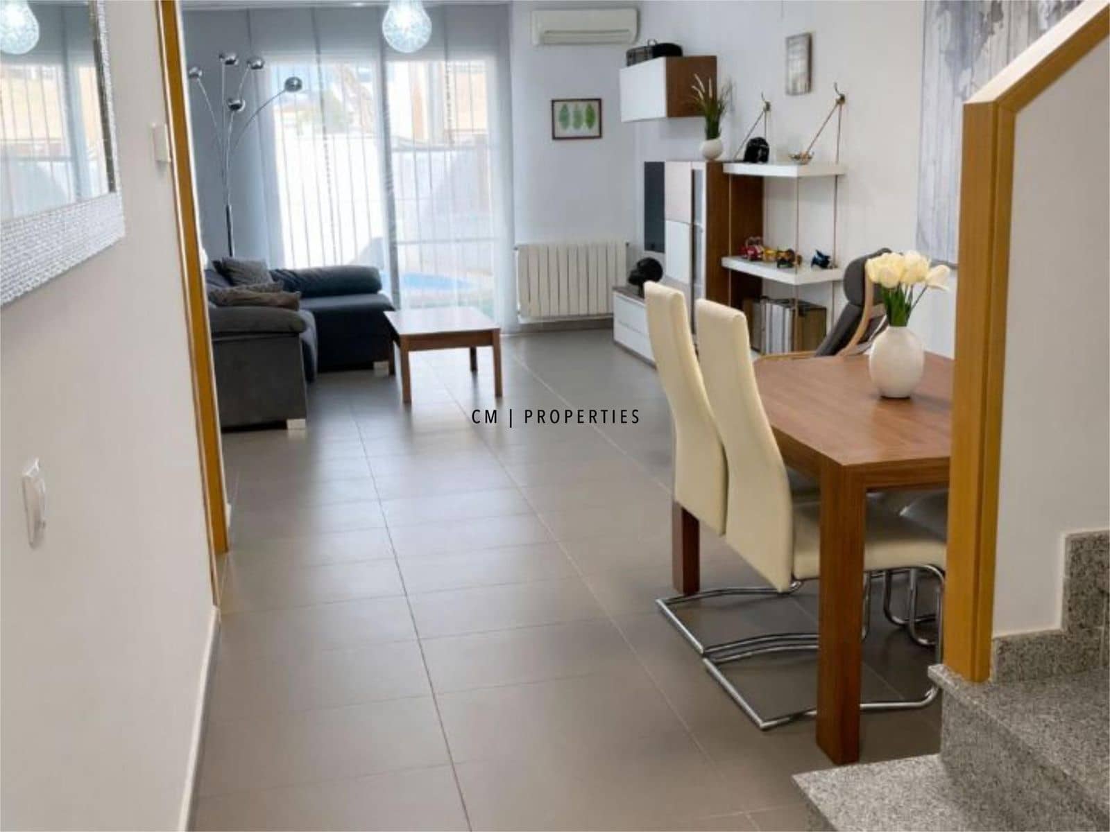 Penthouse de 4 chambres à louer à La Pobla de Vallbona avec piscine garage - 1 900 € (Ref: 9635096)