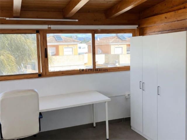 Penthouse de 4 chambres à louer à La Pobla de Vallbona avec piscine garage - 1 900 € (Ref: 9635096)