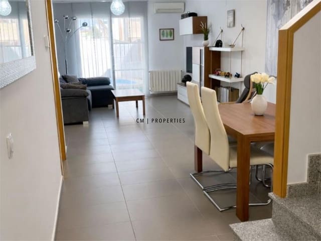 Penthouse de 4 chambres à louer à La Pobla de Vallbona avec piscine garage - 1 900 € (Ref: 9635096)