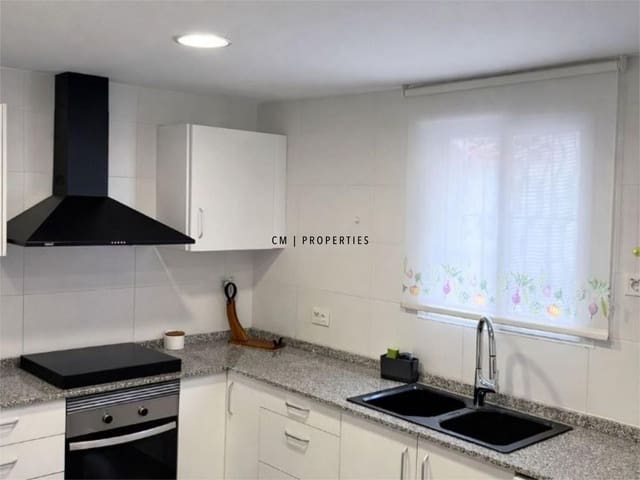 Penthouse de 4 chambres à louer à La Pobla de Vallbona avec piscine garage - 1 900 € (Ref: 9635096)