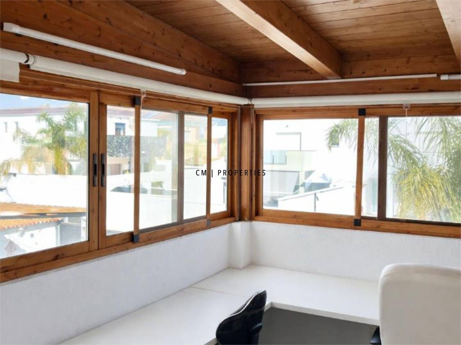 Penthouse de 4 chambres à louer à La Pobla de Vallbona avec piscine garage - 1 900 € (Ref: 9635096)