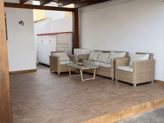 Penthouse de 4 chambres à louer à La Pobla de Vallbona avec piscine garage - 1 900 € (Ref: 9635096)